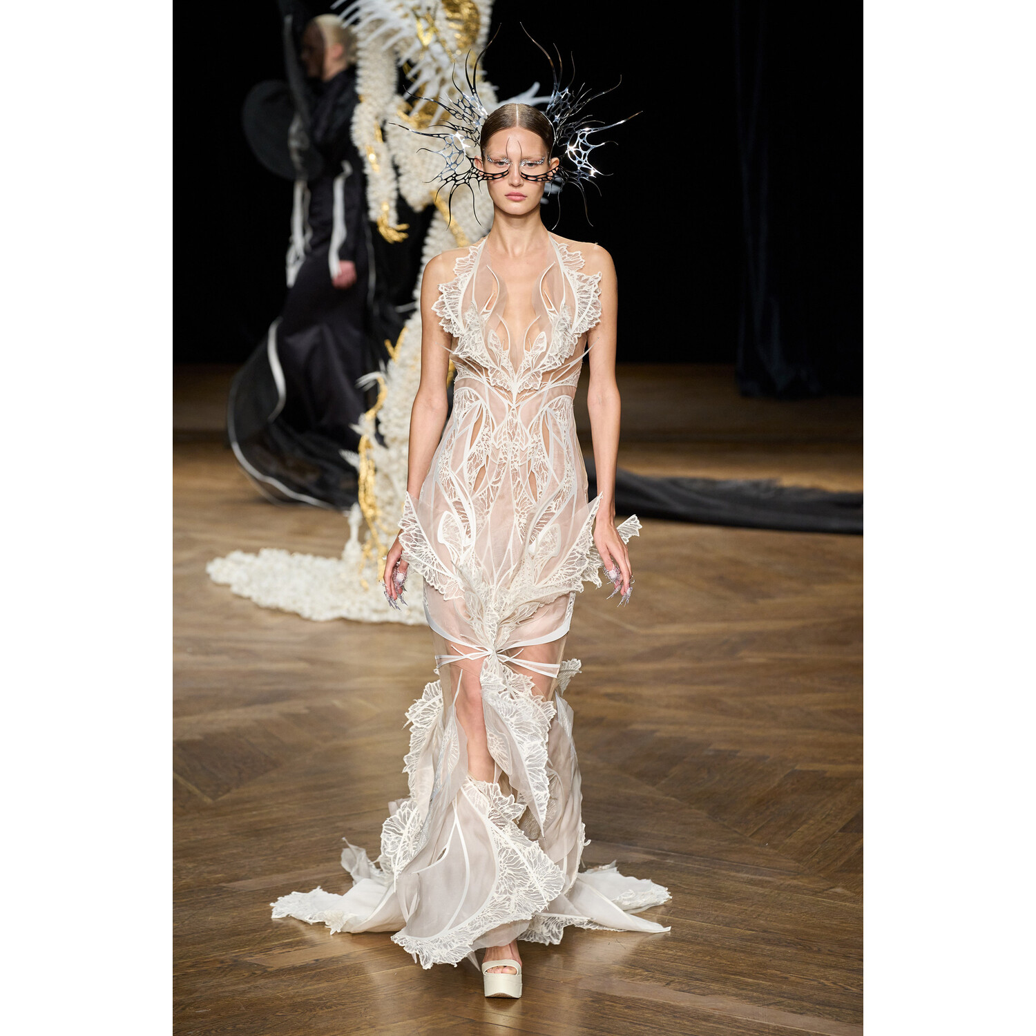 Фото Iris van Herpen Couture коллекция осень 2022 / Iris van Herpen Couture Fall 2022