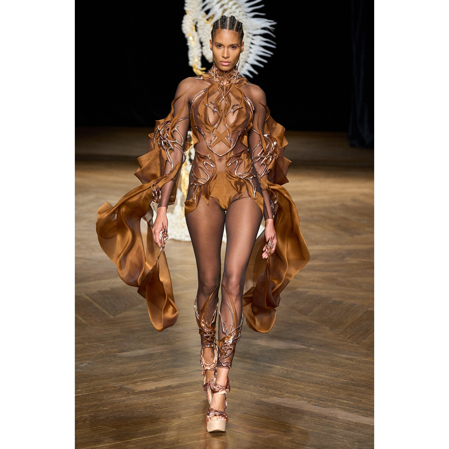 Фото Iris van Herpen Couture коллекция осень 2022 / Iris van Herpen Couture Fall 2022