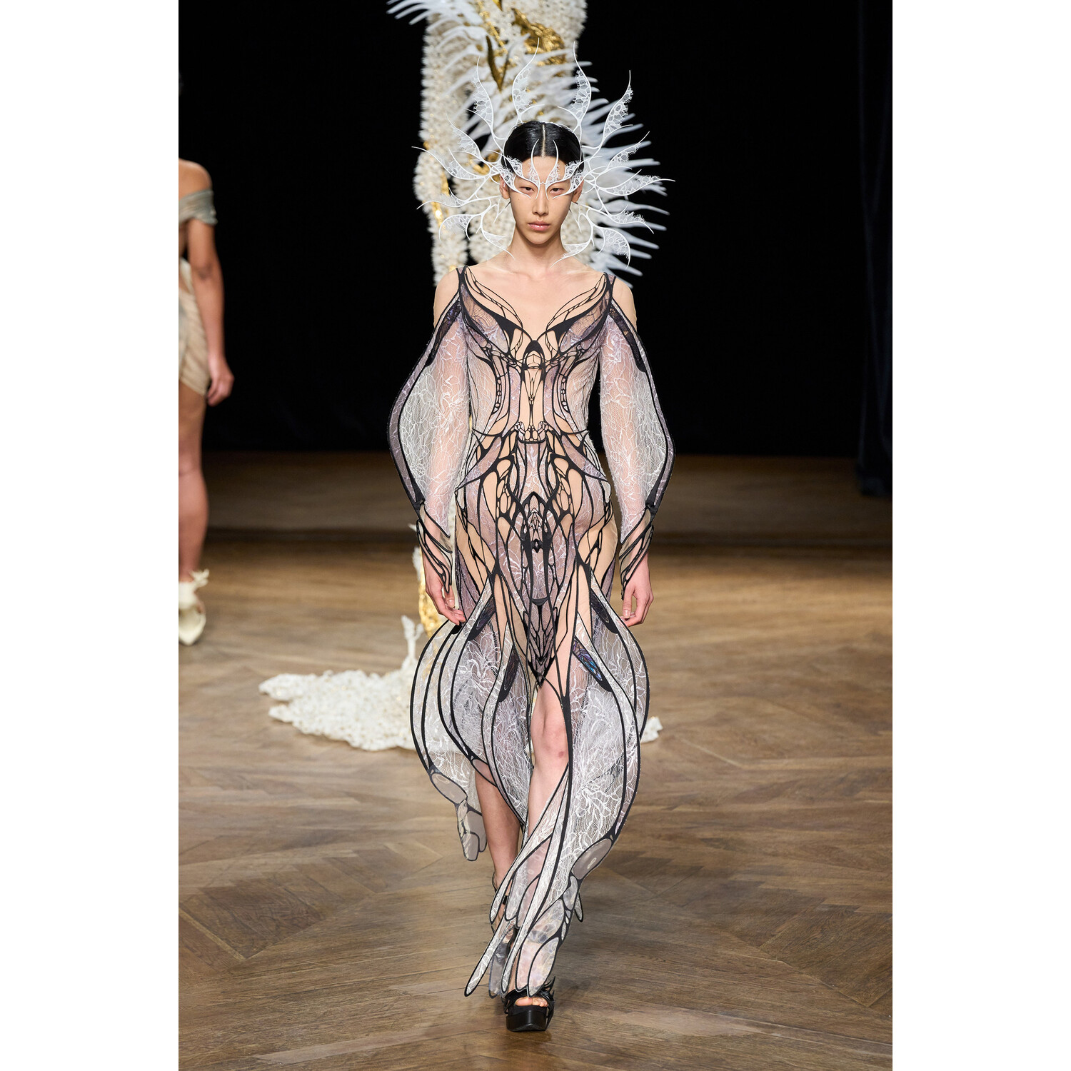 Фото Iris van Herpen Couture коллекция осень 2022 / Iris van Herpen Couture Fall 2022