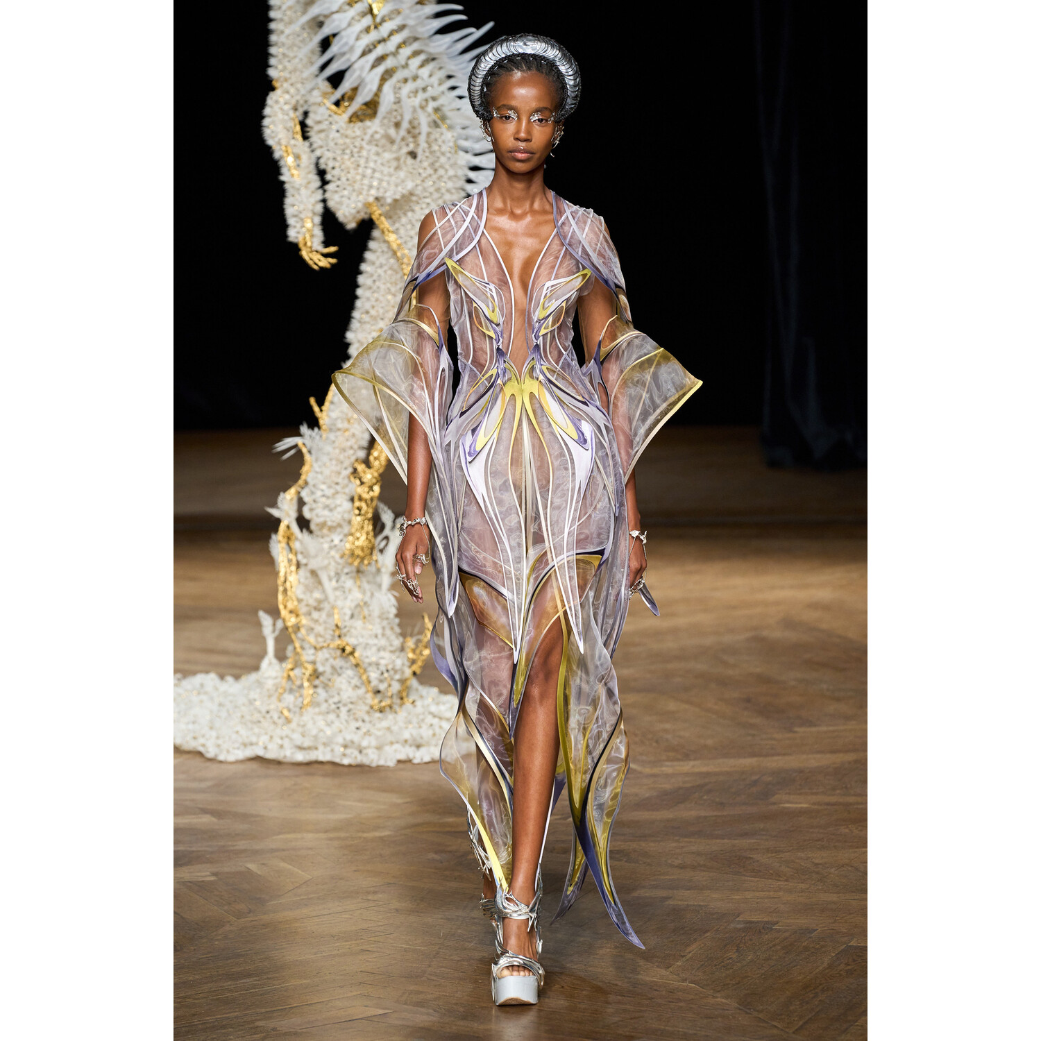 Фото Iris van Herpen Couture коллекция осень 2022 / Iris van Herpen Couture Fall 2022