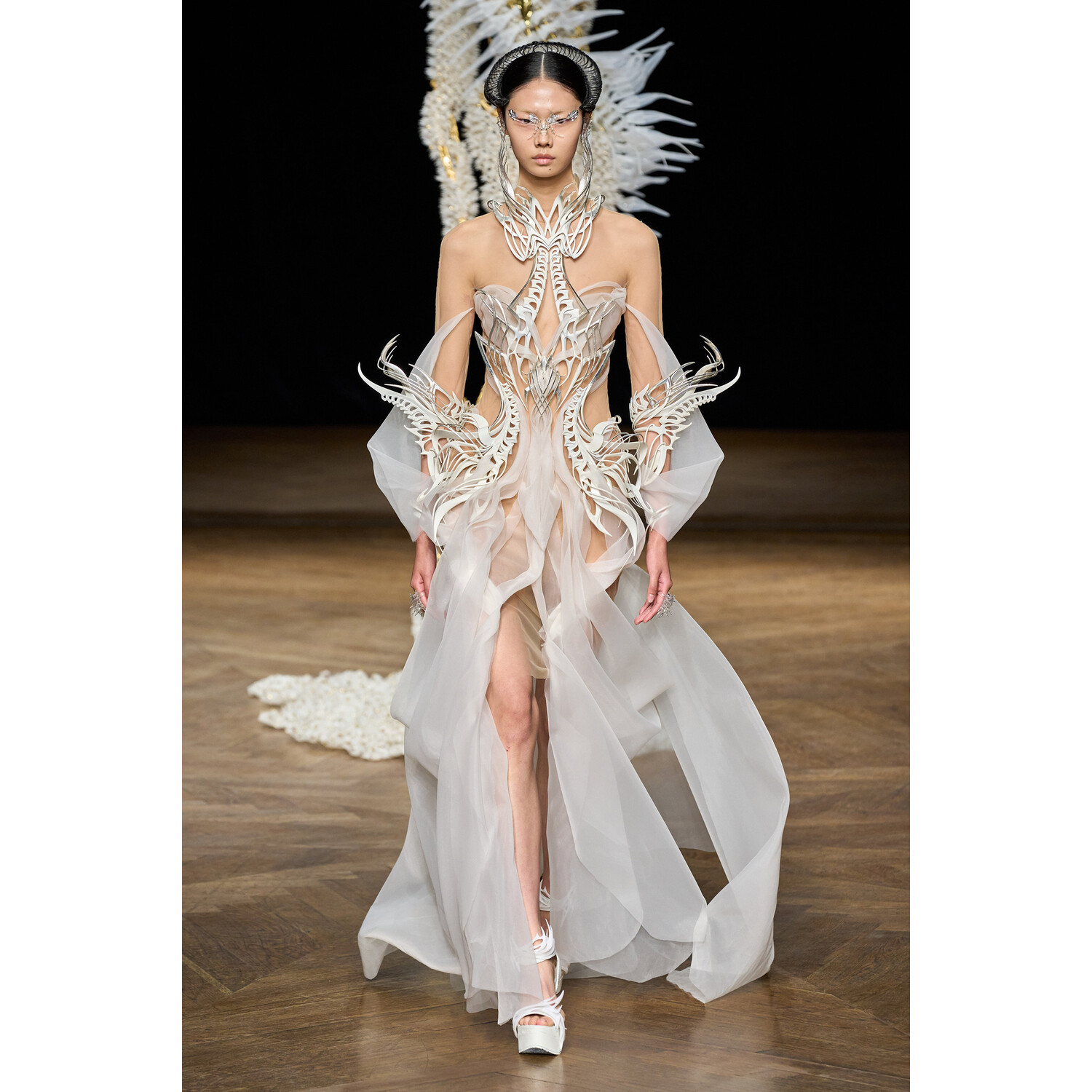 Фото Iris van Herpen Couture коллекция осень 2022 / Iris van Herpen Couture Fall 2022