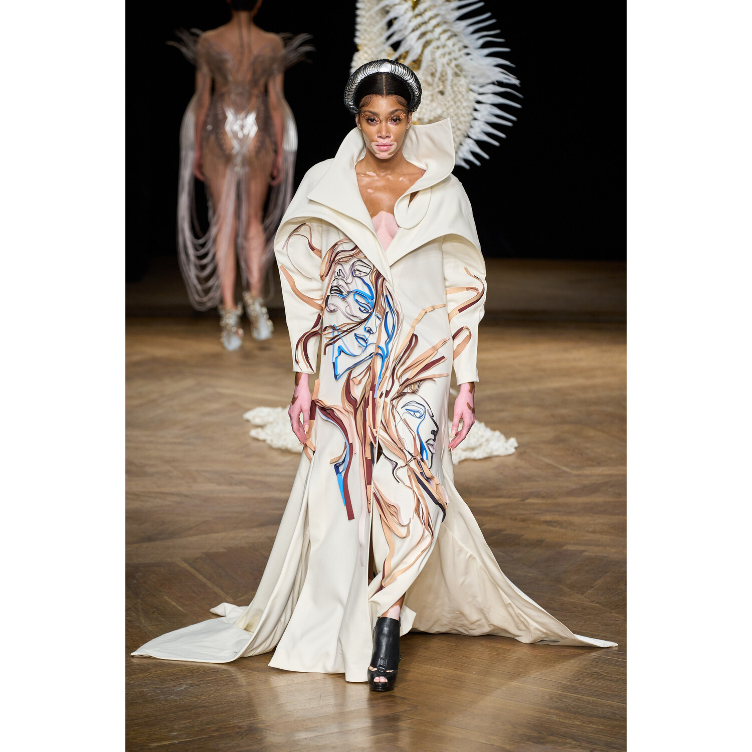 Фото Iris van Herpen Couture коллекция осень 2022 / Iris van Herpen Couture Fall 2022