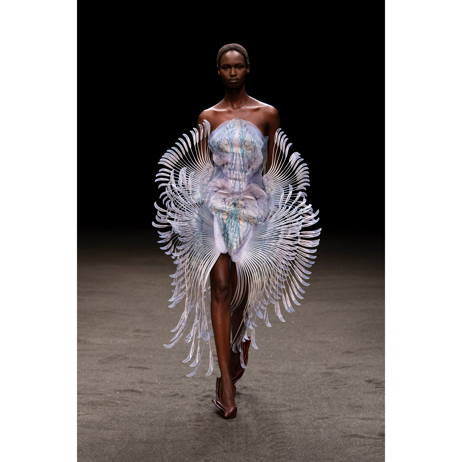 Фото Iris van Herpen Spring Summer 2021 Couture / Iris van Herpen Couture весна-лето 2021