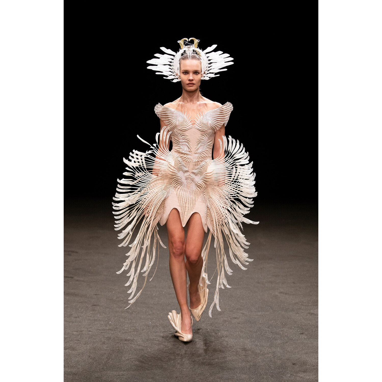 Фото Iris van Herpen Spring Summer 2021 Couture / Iris van Herpen Couture весна-лето 2021