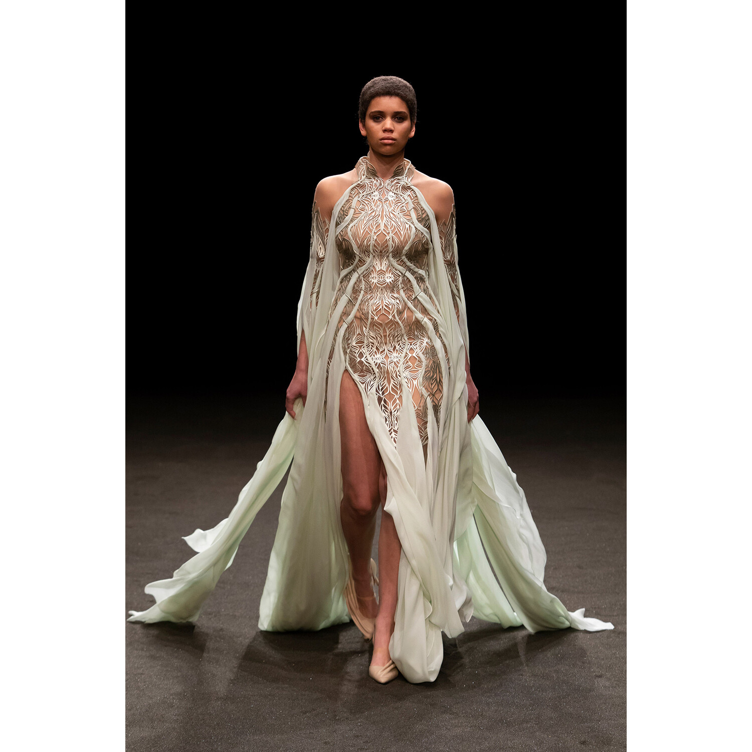 Фото Iris van Herpen Spring Summer 2021 Couture / Iris van Herpen Couture весна-лето 2021