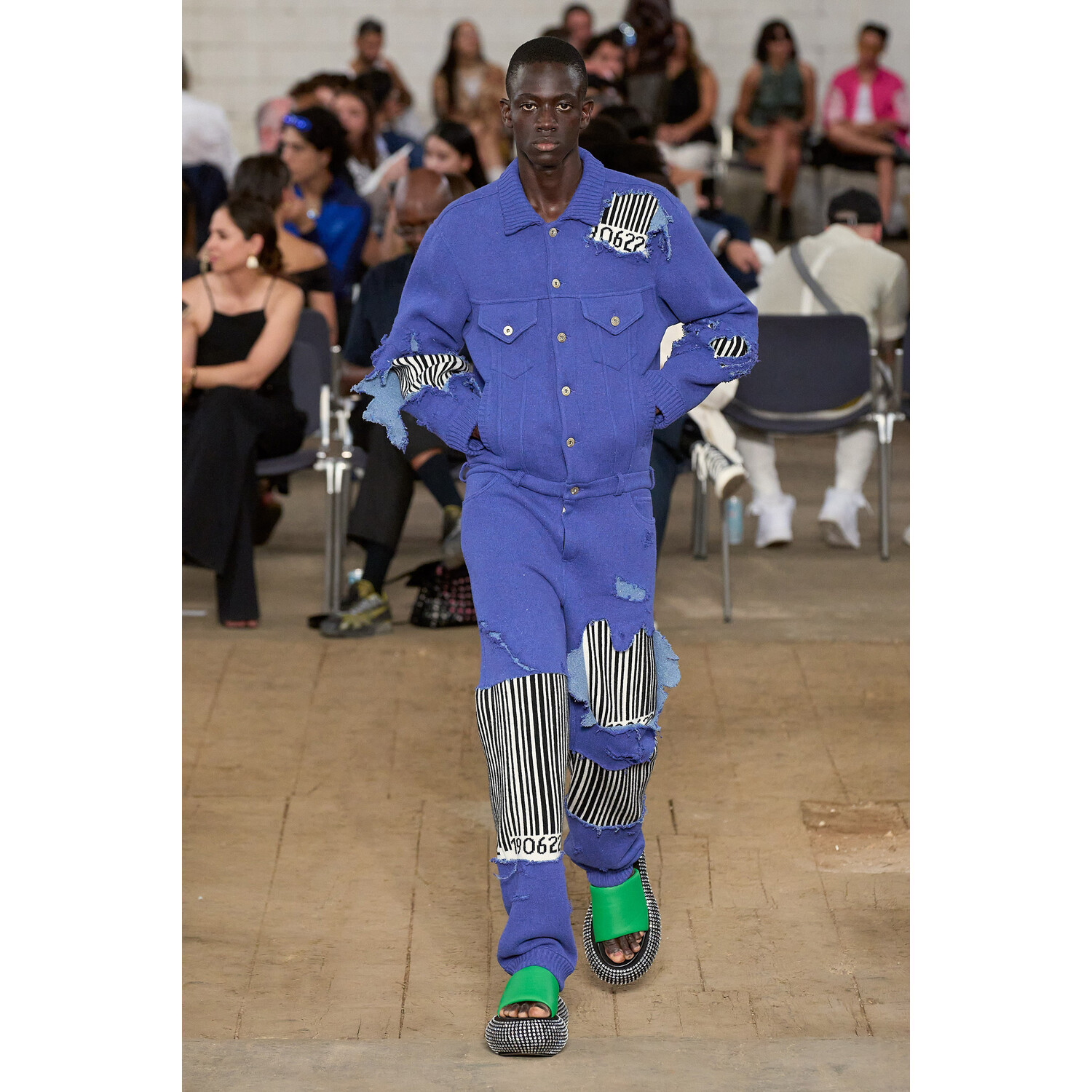 Фото JW Anderson Menswear Spring 2023 / JW Anderson мужская коллекция весна-лето 2023