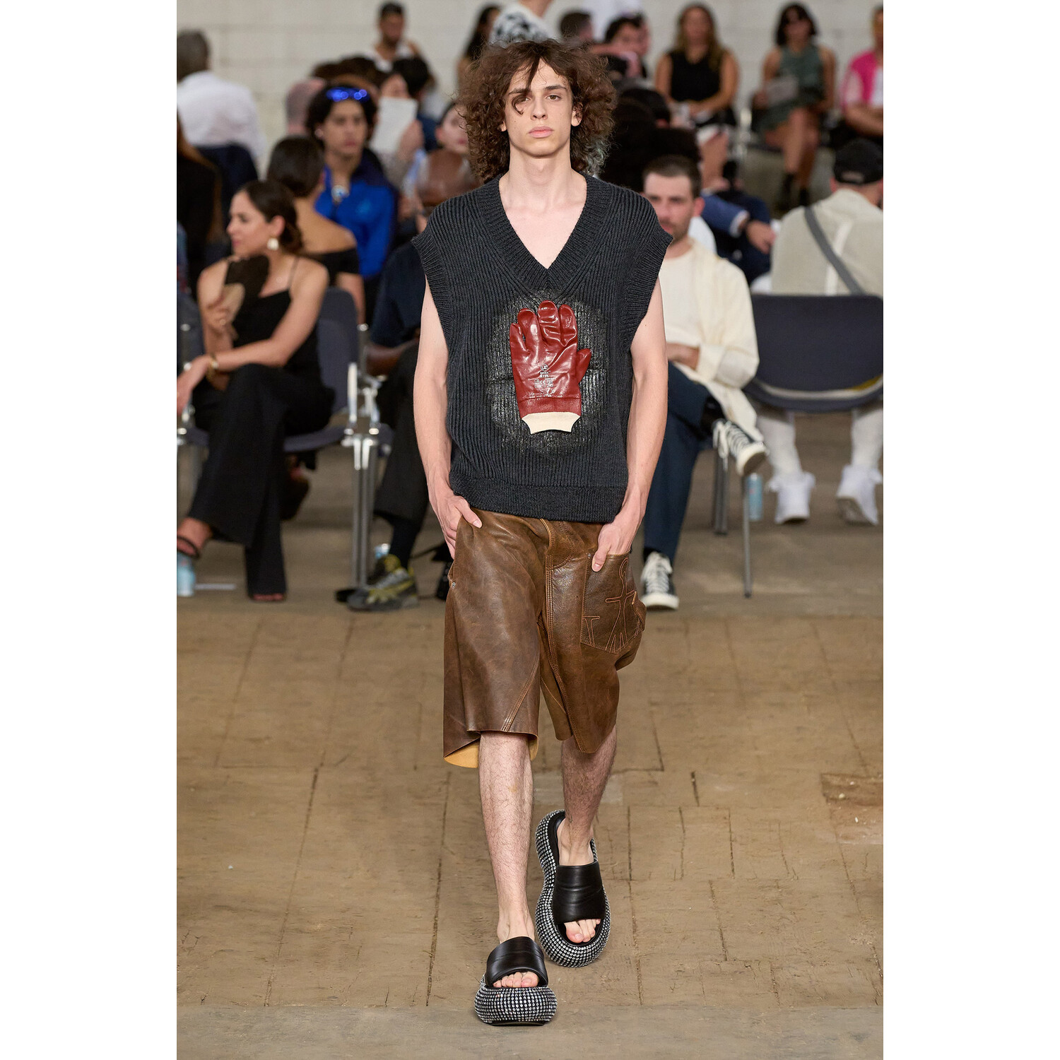 Фото JW Anderson Menswear Spring 2023 / JW Anderson мужская коллекция весна-лето 2023
