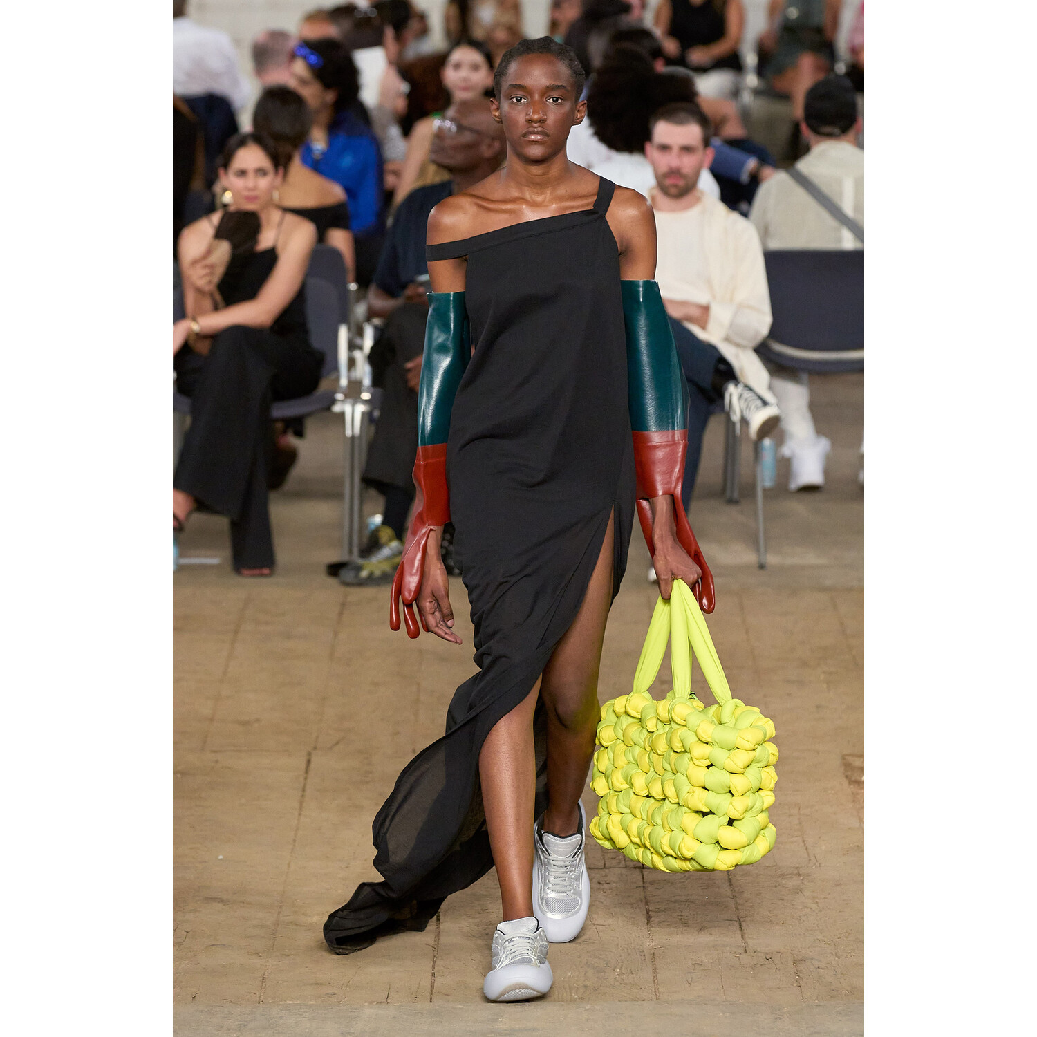 Фото JW Anderson Menswear Spring 2023 / JW Anderson мужская коллекция весна-лето 2023