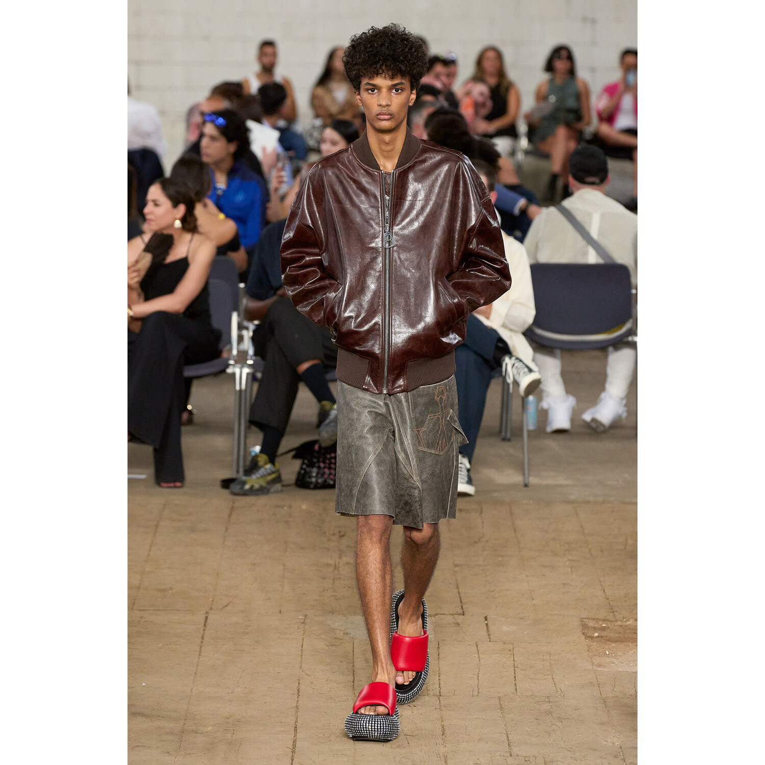 Фото JW Anderson Menswear Spring 2023 / JW Anderson мужская коллекция весна-лето 2023