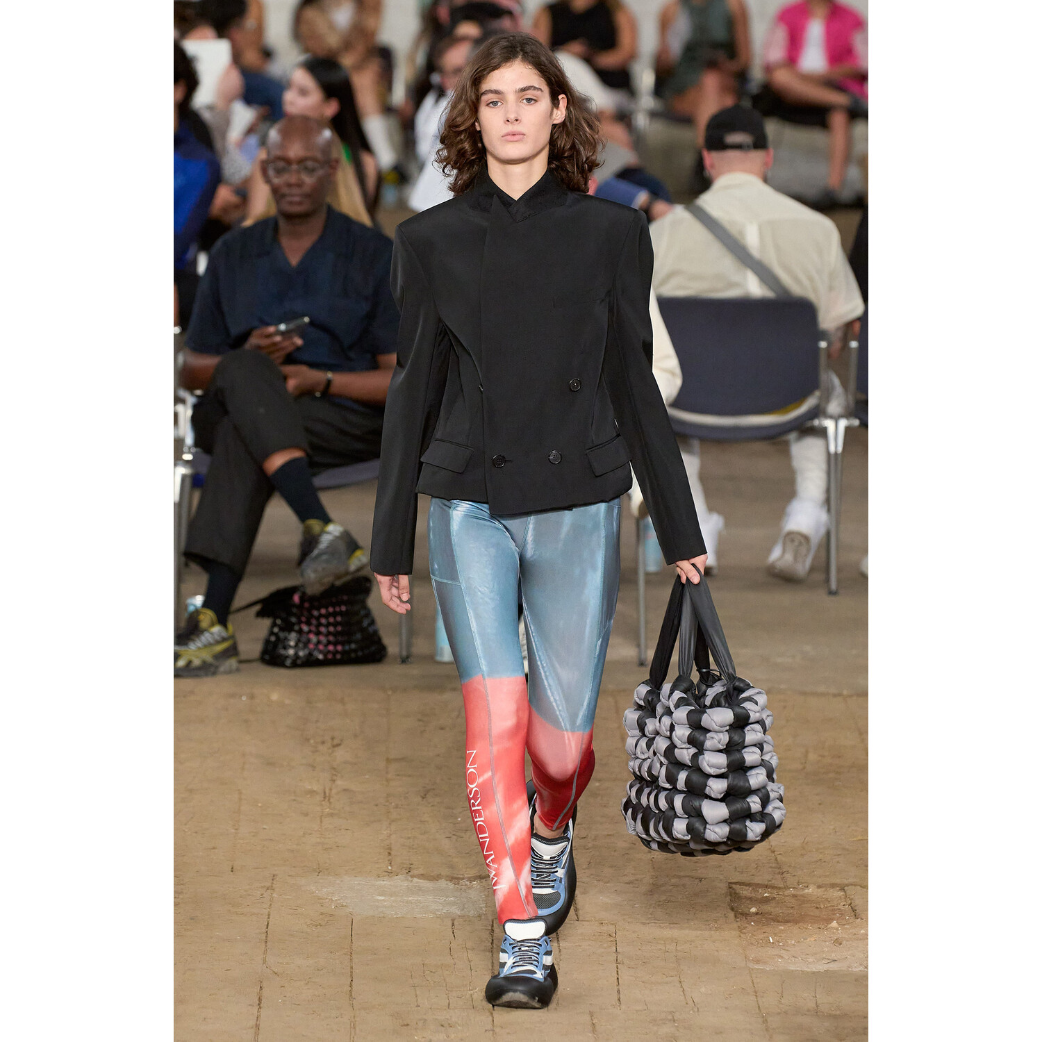 Фото JW Anderson Menswear Spring 2023 / JW Anderson мужская коллекция весна-лето 2023