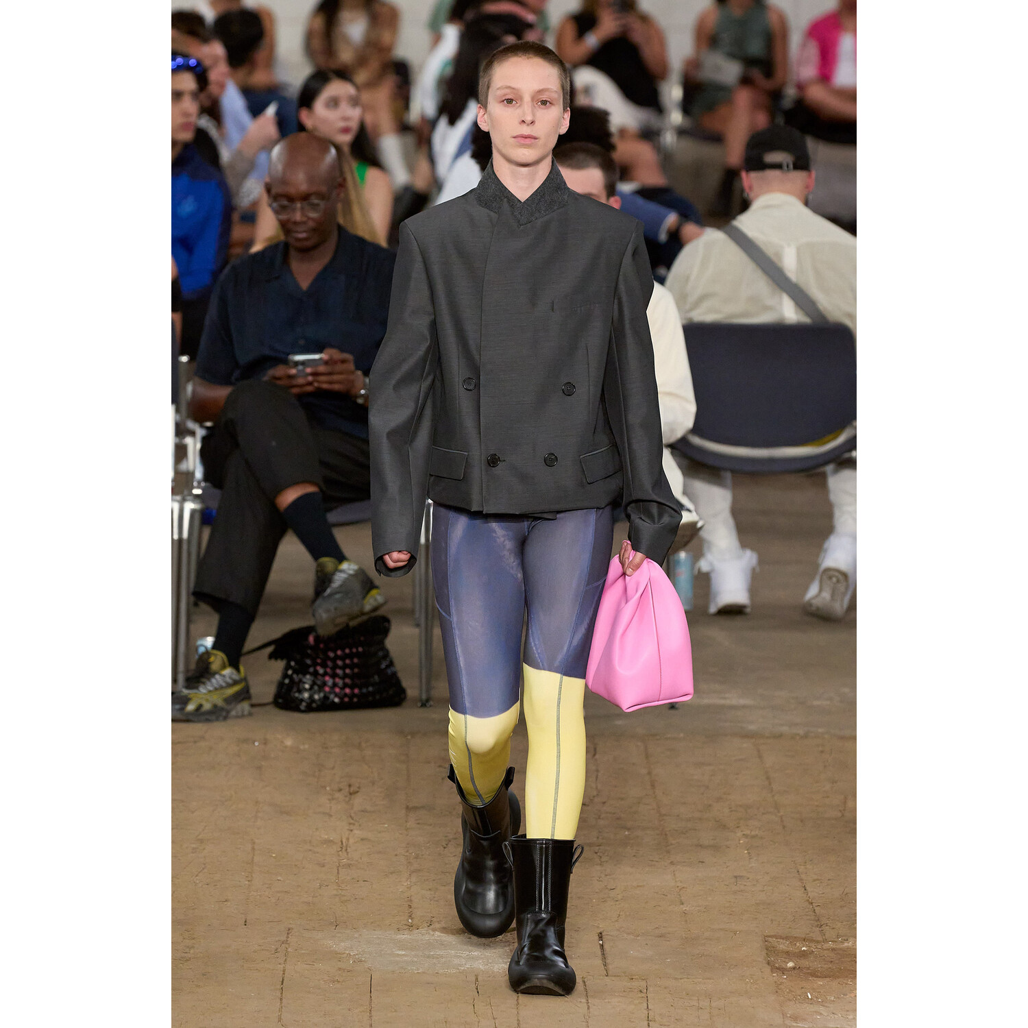 Фото JW Anderson Menswear Spring 2023 / JW Anderson мужская коллекция весна-лето 2023