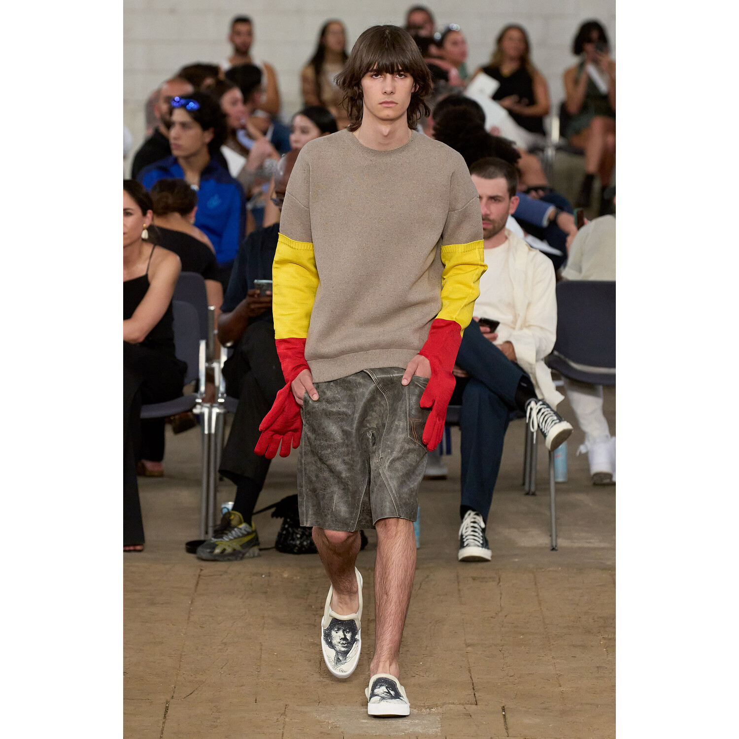 Фото JW Anderson Menswear Spring 2023 / JW Anderson мужская коллекция весна-лето 2023