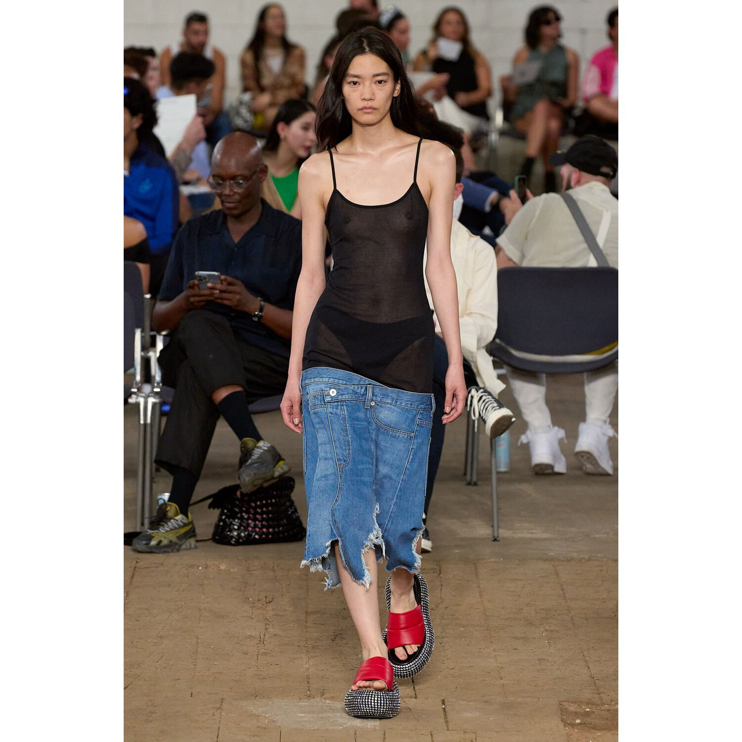 Фото JW Anderson Menswear Spring 2023 / JW Anderson мужская коллекция весна-лето 2023