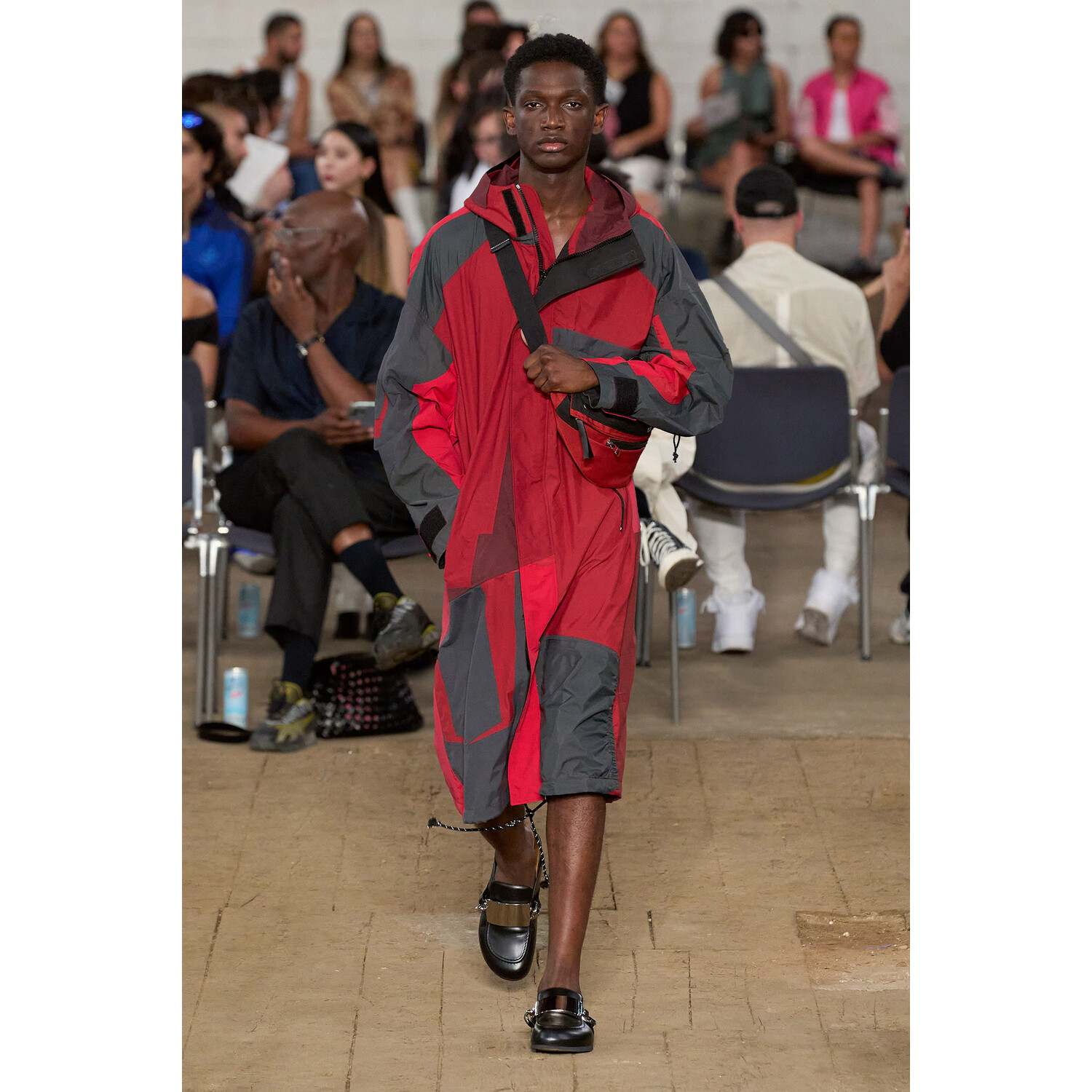 Фото JW Anderson Menswear Spring 2023 / JW Anderson мужская коллекция весна-лето 2023