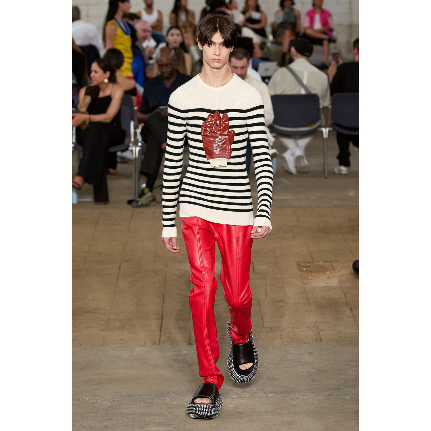 Фото JW Anderson Menswear Spring 2023 / JW Anderson мужская коллекция весна-лето 2023