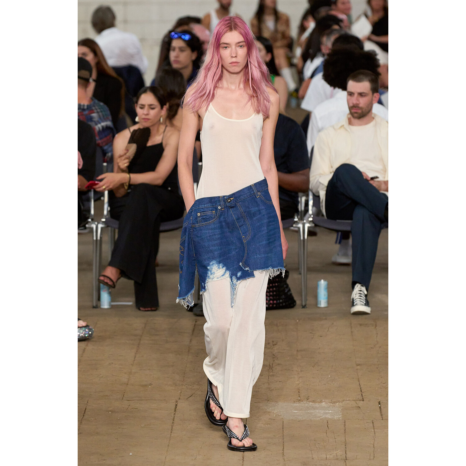 Фото JW Anderson Menswear Spring 2023 / JW Anderson мужская коллекция весна-лето 2023