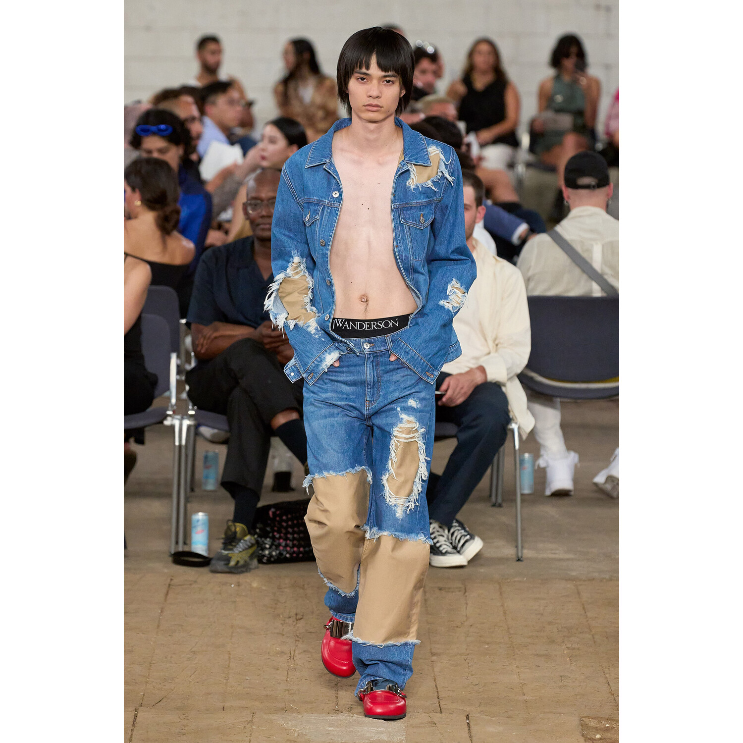 Фото JW Anderson Menswear Spring 2023 / JW Anderson мужская коллекция весна-лето 2023