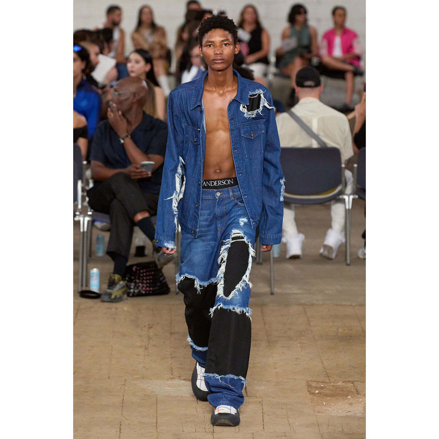 Фото JW Anderson Menswear Spring 2023 / JW Anderson мужская коллекция весна-лето 2023
