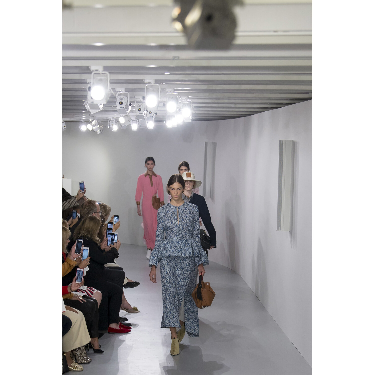 Фото Loewe SPRING/SUMMER 2018 READY-TO-WEAR Loewe весна-лето 2018