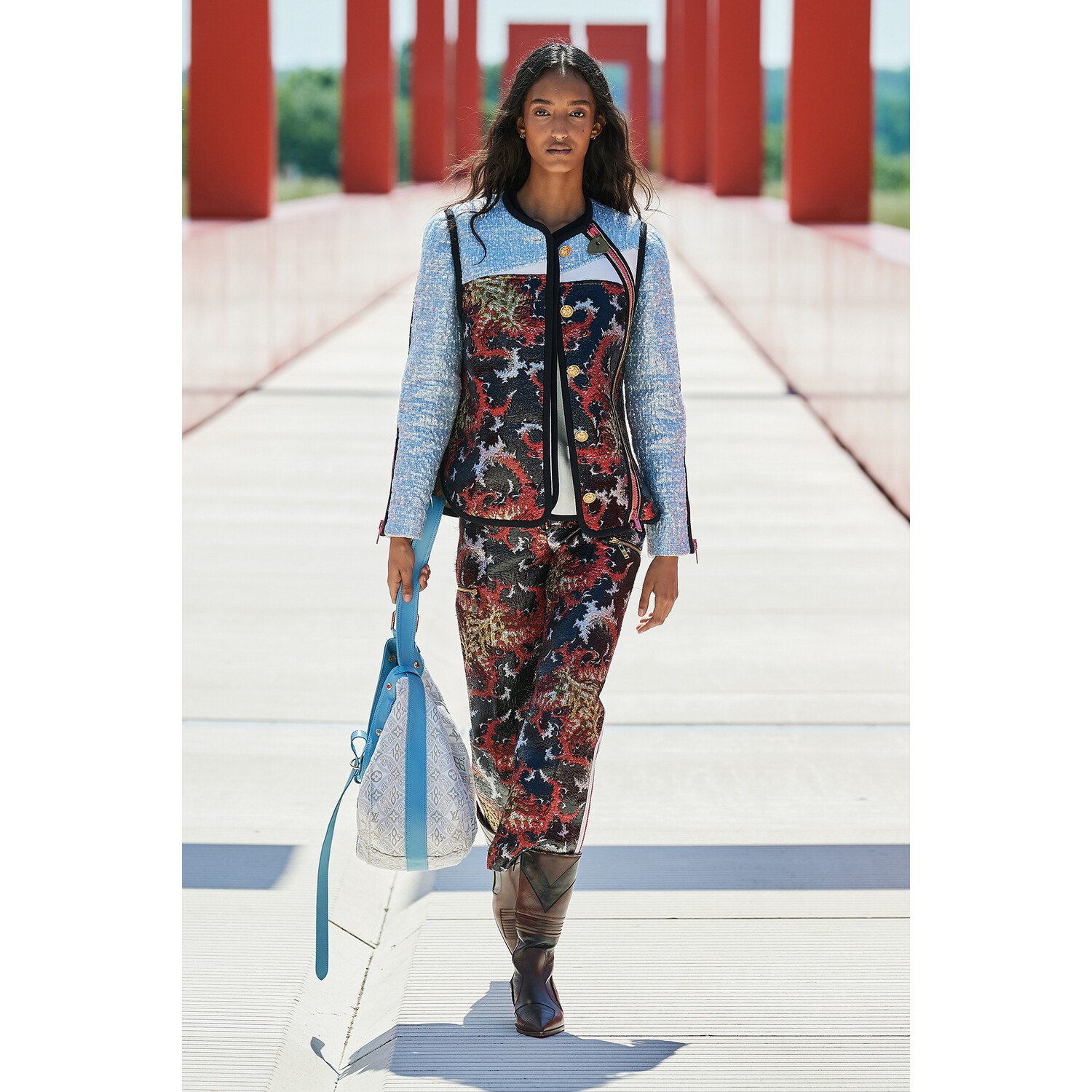 Фото Louis Vuitton Resort 2022 / Louis Vuitton курорт 2022