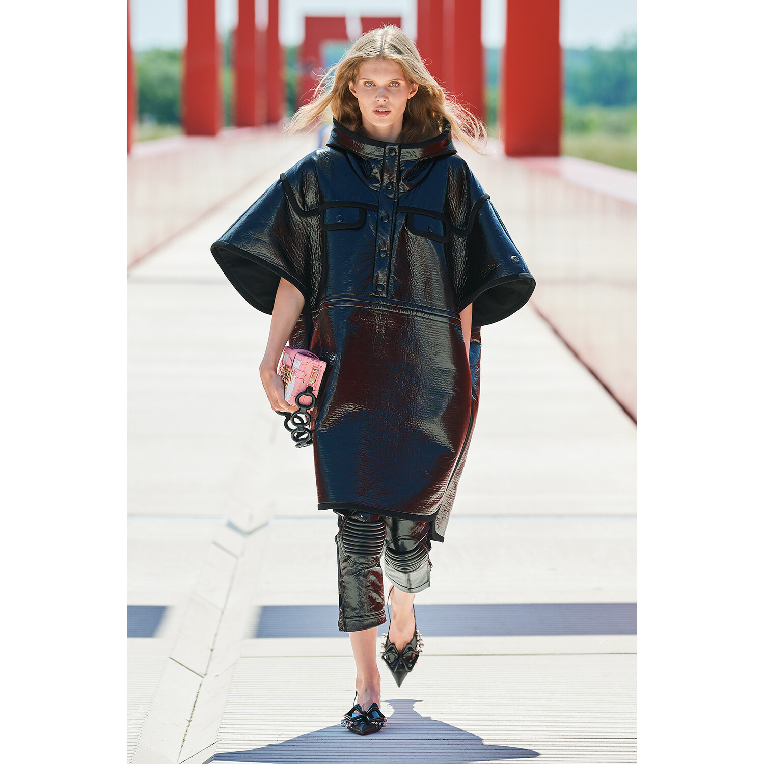 Фото Louis Vuitton Resort 2022 / Louis Vuitton курорт 2022
