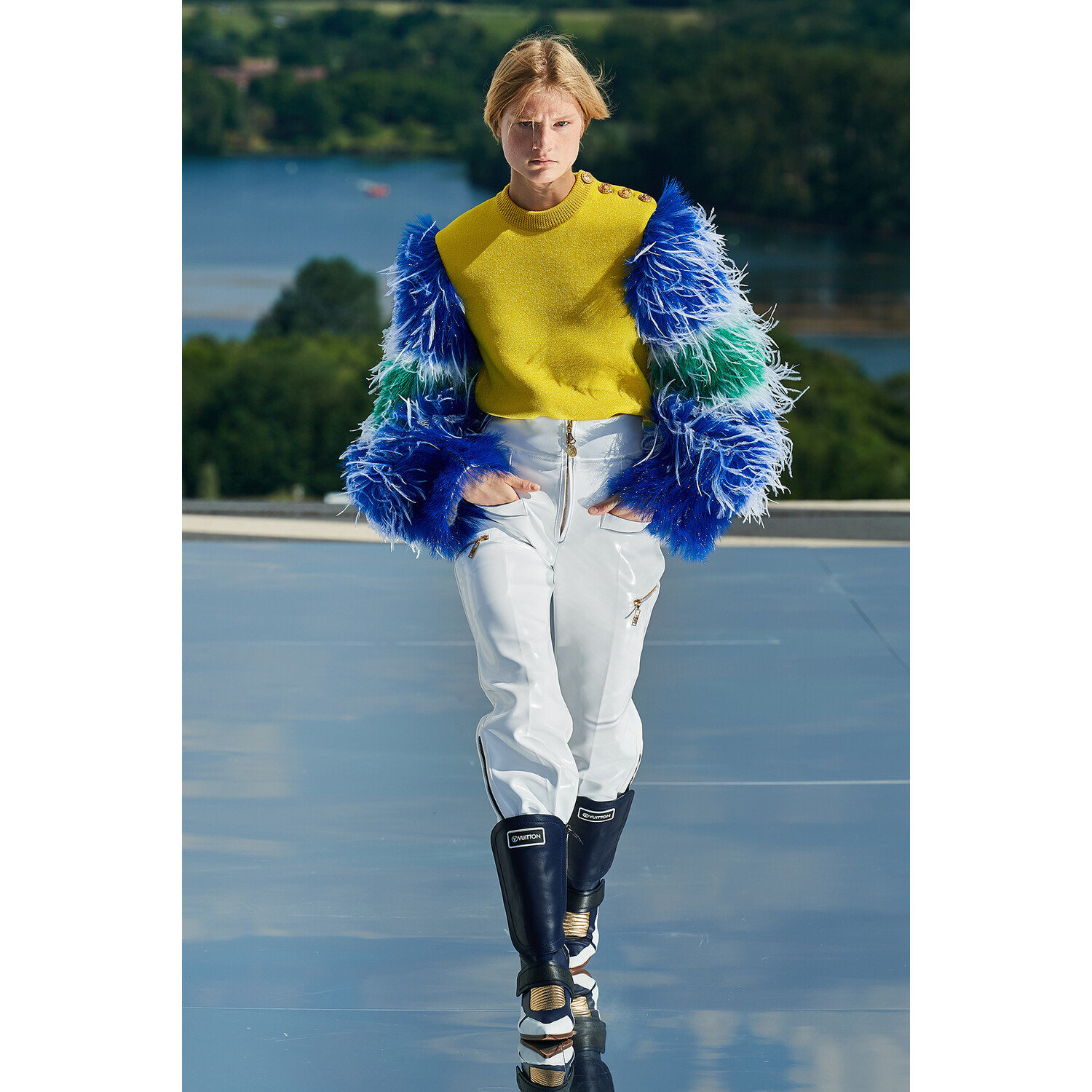 Фото Louis Vuitton Resort 2022 / Louis Vuitton курорт 2022