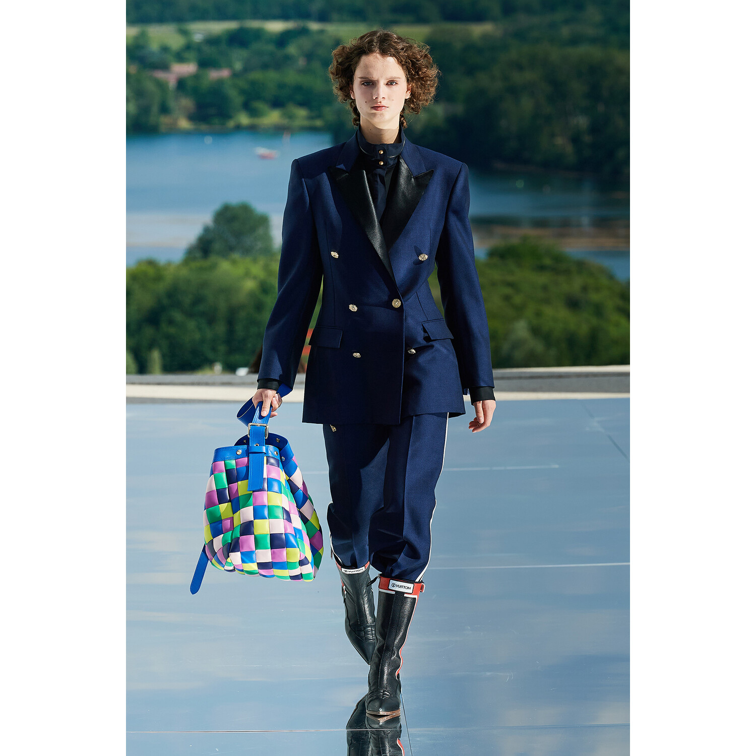 Фото Louis Vuitton Resort 2022 / Louis Vuitton курорт 2022