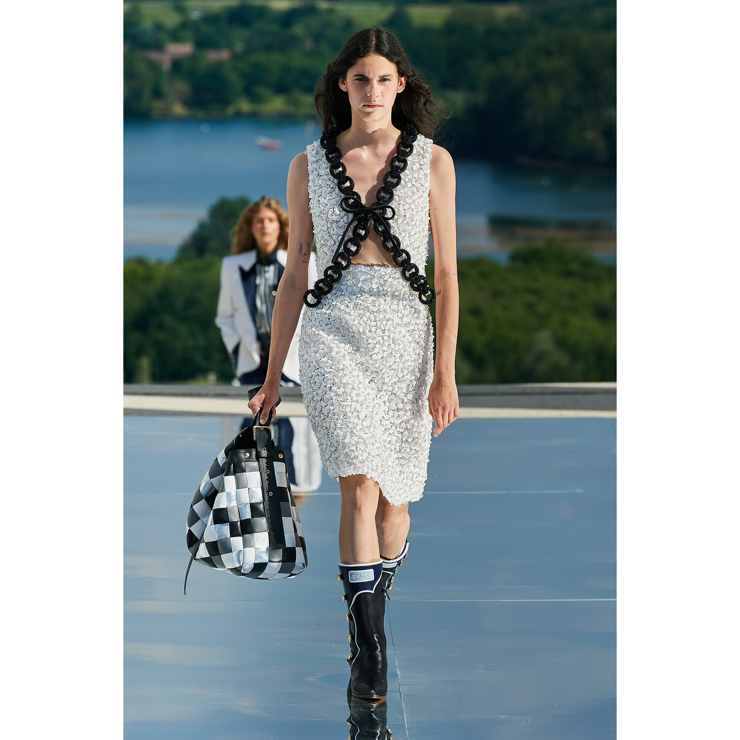 Фото Louis Vuitton Resort 2022 / Louis Vuitton курорт 2022