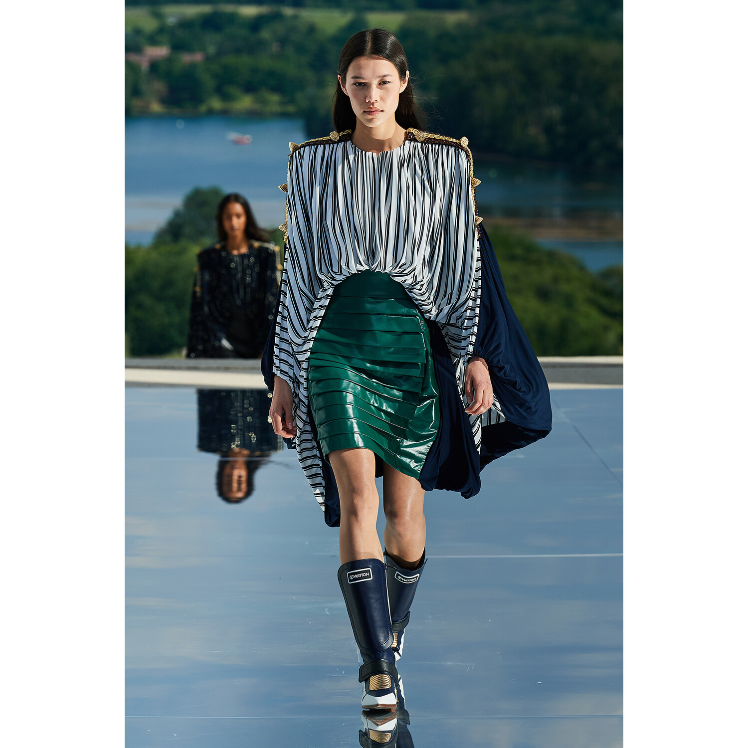 Фото Louis Vuitton Resort 2022 / Louis Vuitton курорт 2022
