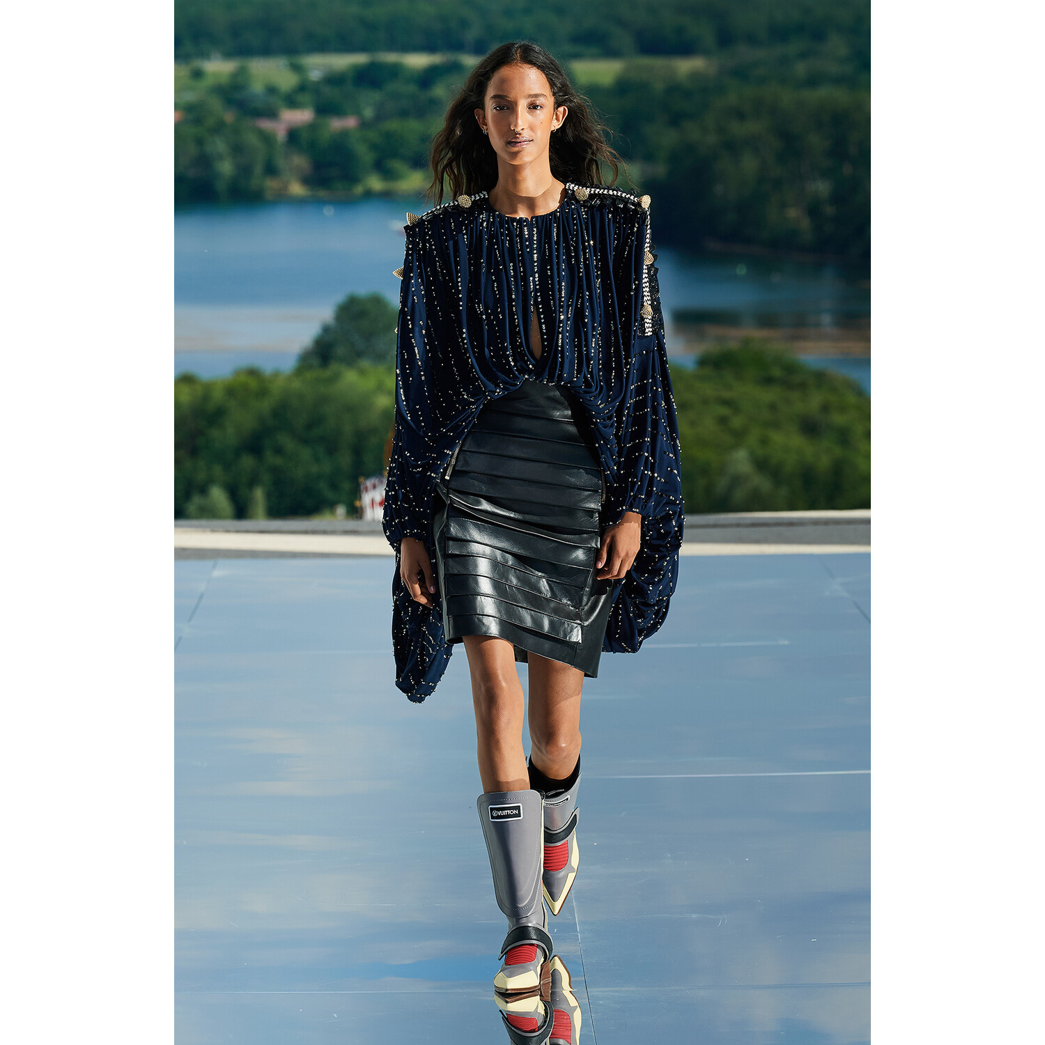 Фото Louis Vuitton Resort 2022 / Louis Vuitton курорт 2022