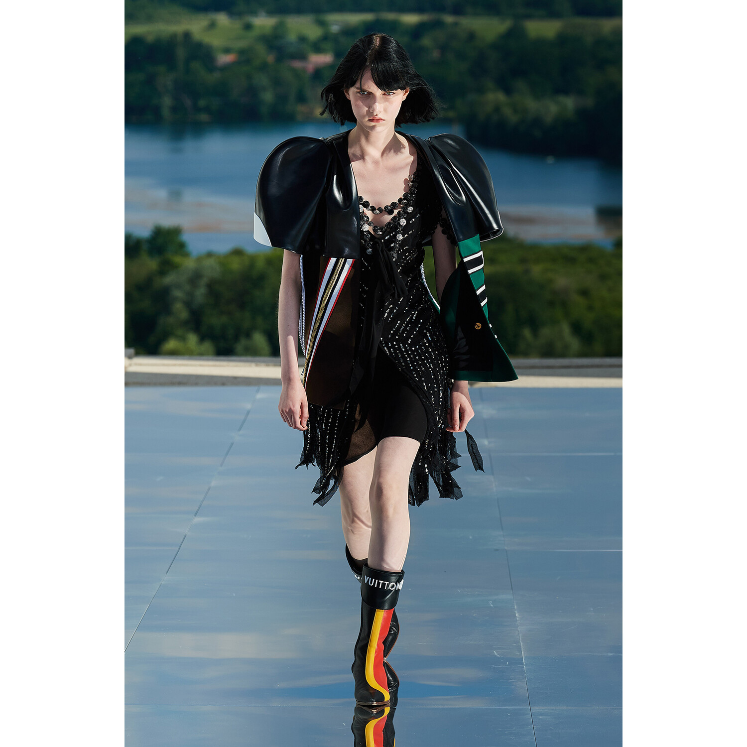Фото Louis Vuitton Resort 2022 / Louis Vuitton курорт 2022