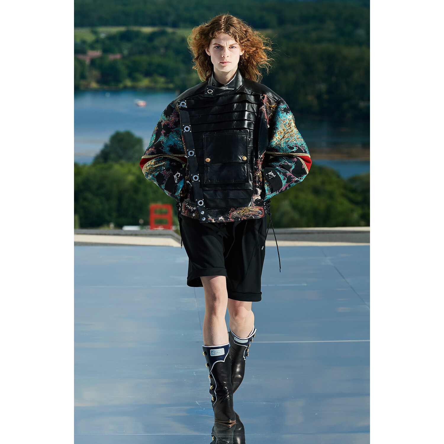 Фото Louis Vuitton Resort 2022 / Louis Vuitton курорт 2022