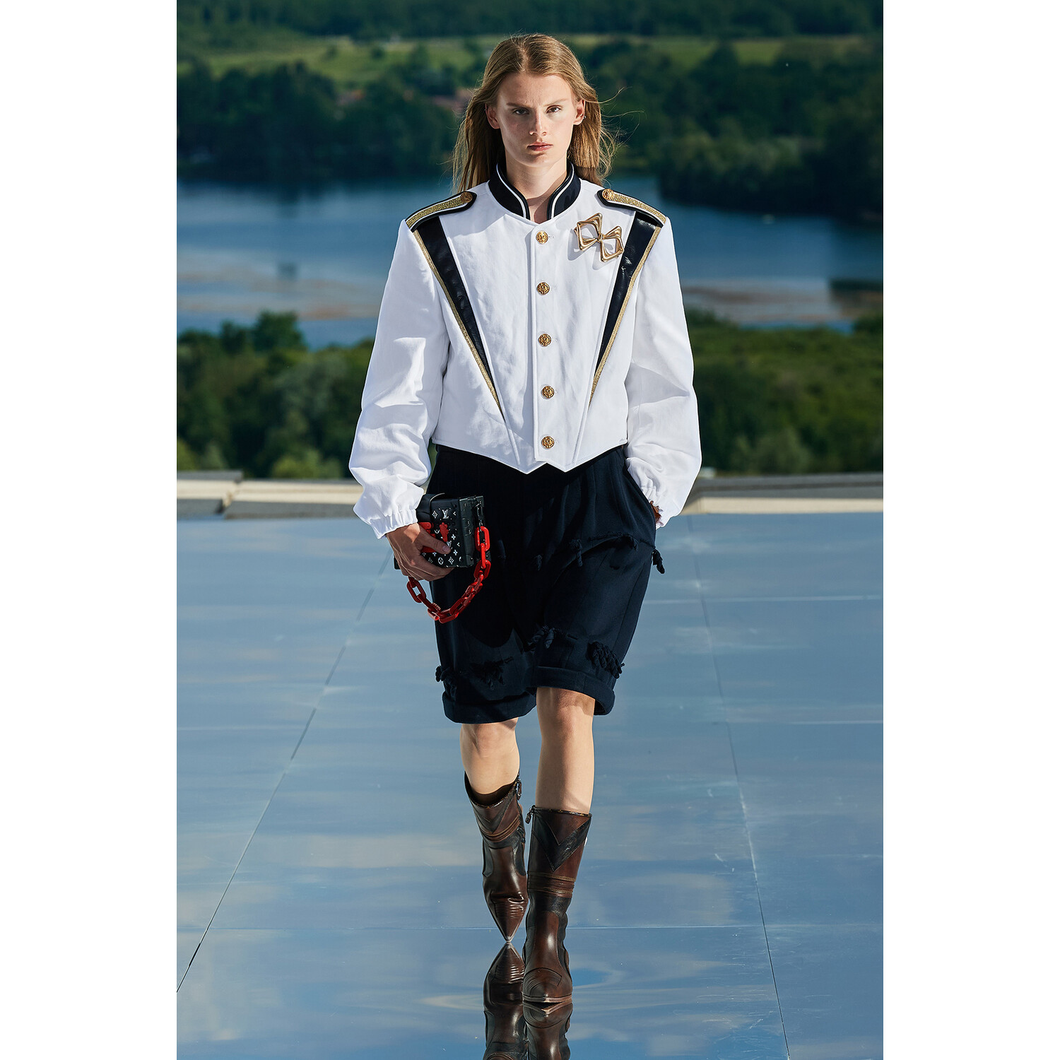 Фото Louis Vuitton Resort 2022 / Louis Vuitton курорт 2022