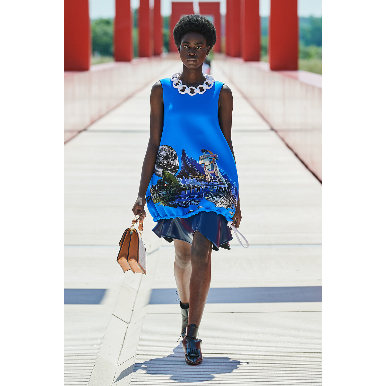 Фото Louis Vuitton Resort 2022 / Louis Vuitton курорт 2022