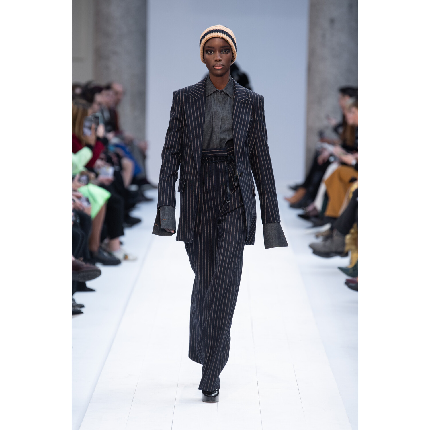 Фото Max Mara Fall 2020 Ready-to-Wear / Макс Мара осень 2019 / Неделя моды: Милан