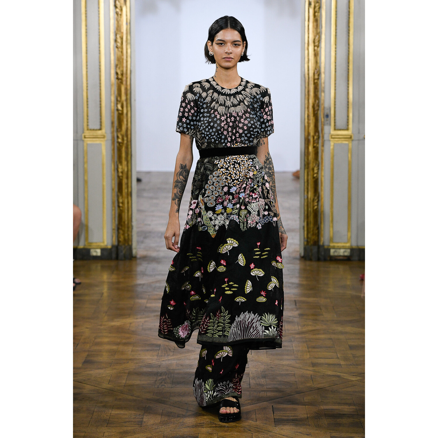 Фото Rahul Mishra Spring 2019 PFW / Rahul Mishra весна-лето 2019 Неделя моды в Париже