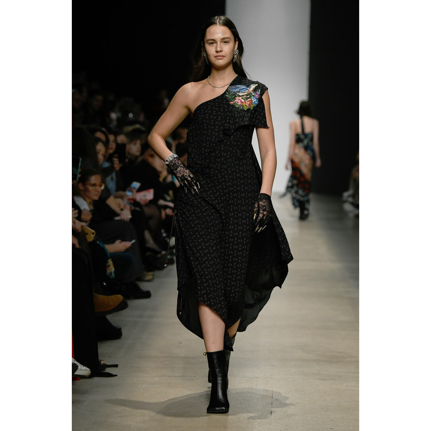 Фото Roma Uvarov Design Spring 2020 Ready-to-Wear / Roma Uvarov Design весна-лето 2020 / Неделя моды: Москва