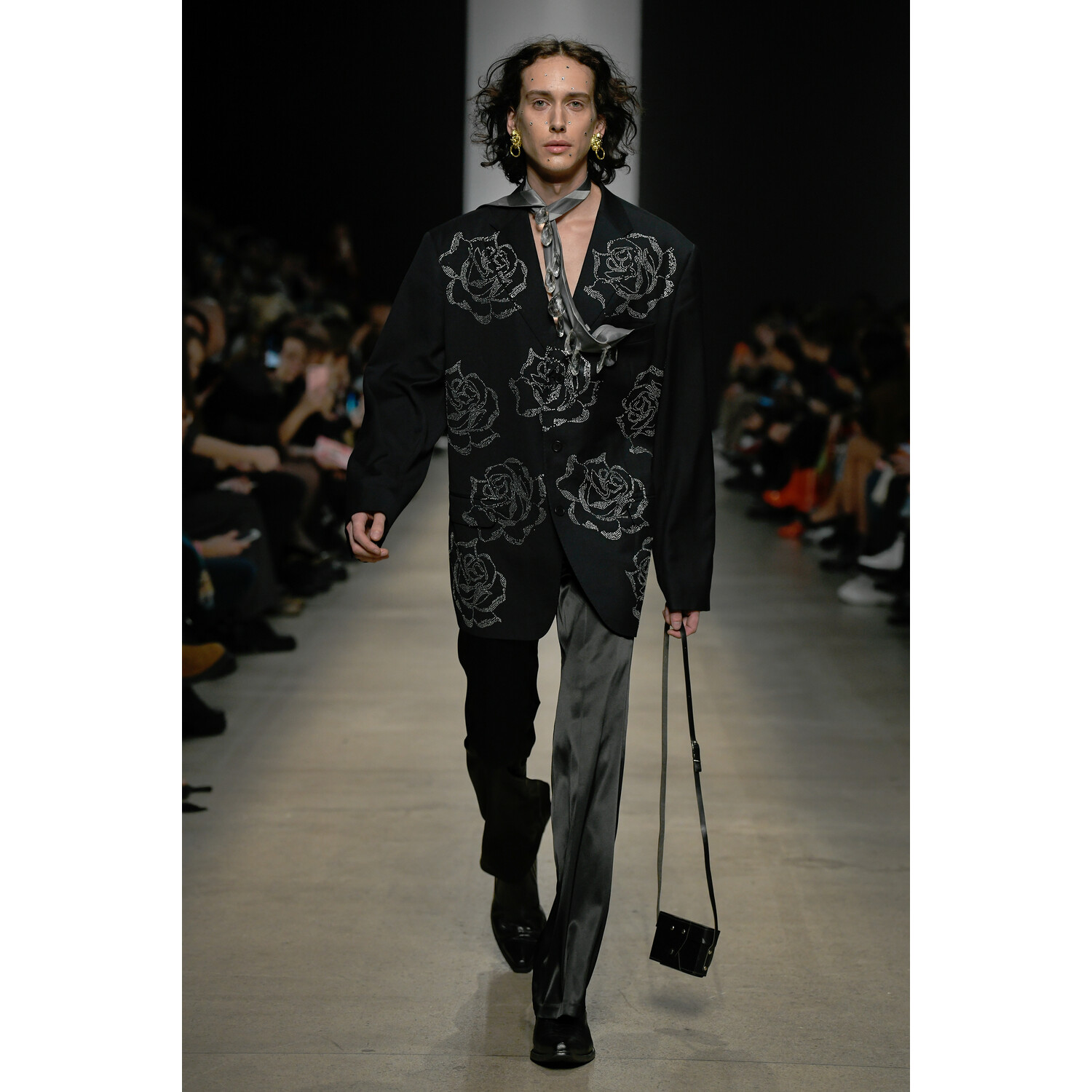 Фото Roma Uvarov Design Spring 2020 Ready-to-Wear / Roma Uvarov Design весна-лето 2020 / Неделя моды: Москва