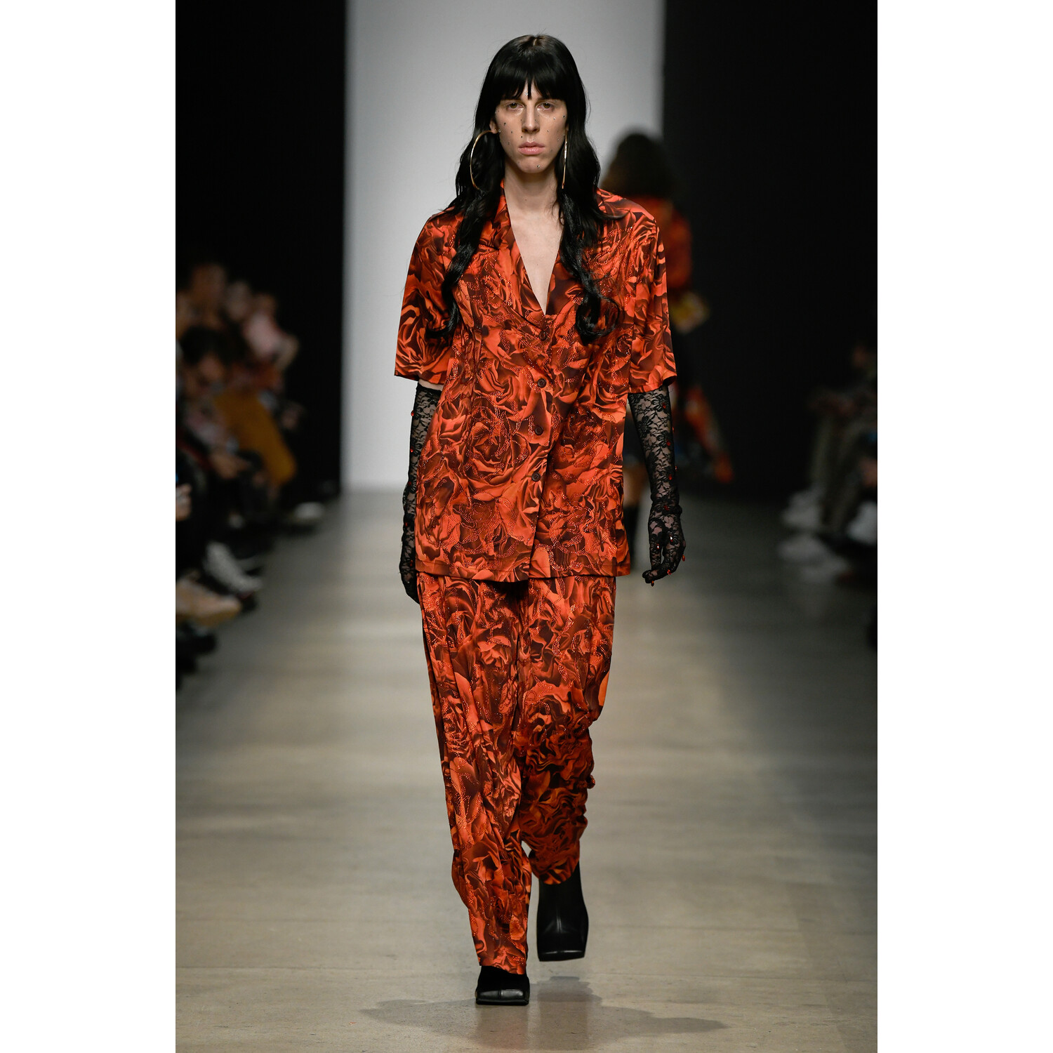 Фото Roma Uvarov Design Spring 2020 Ready-to-Wear / Roma Uvarov Design весна-лето 2020 / Неделя моды: Москва