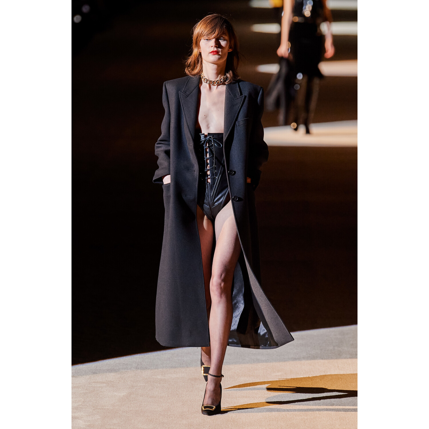 Фото Saint Laurent Fall 2020 Ready-to-Wear / Saint Laurent осень-зима 2020 / Неделя моды: Париж