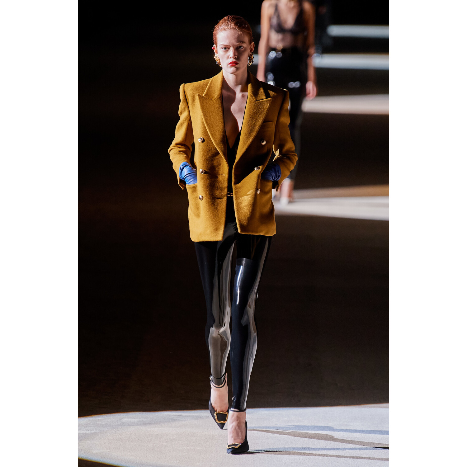 Фото Saint Laurent Fall 2020 Ready-to-Wear / Saint Laurent осень-зима 2020 / Неделя моды: Париж