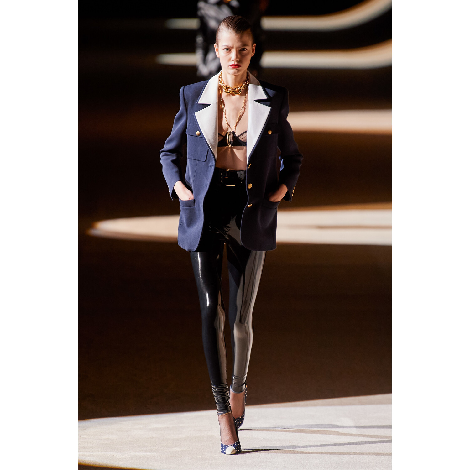 Фото Saint Laurent Fall 2020 Ready-to-Wear / Saint Laurent осень-зима 2020 / Неделя моды: Париж