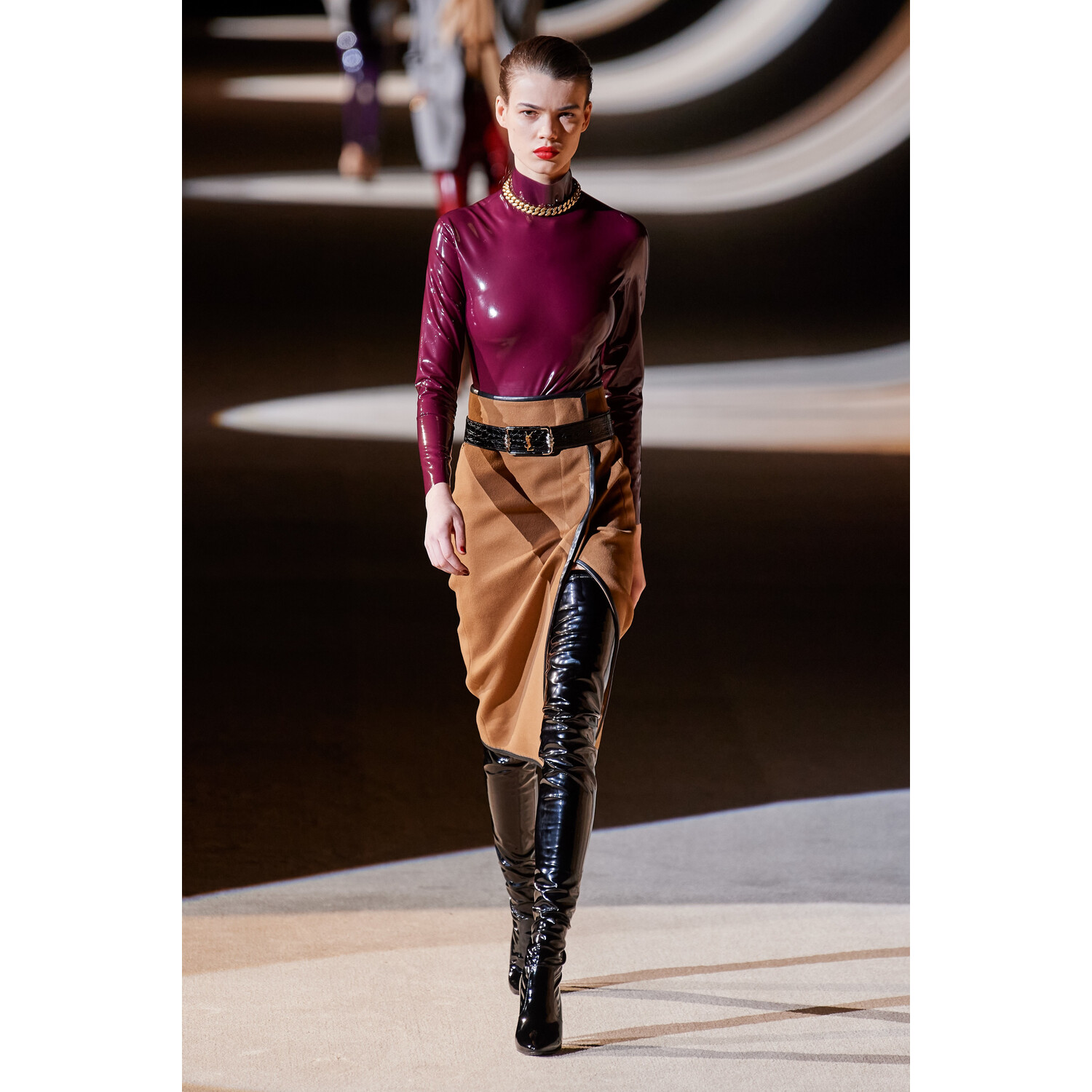 Фото Saint Laurent Fall 2020 Ready-to-Wear / Saint Laurent осень-зима 2020 / Неделя моды: Париж