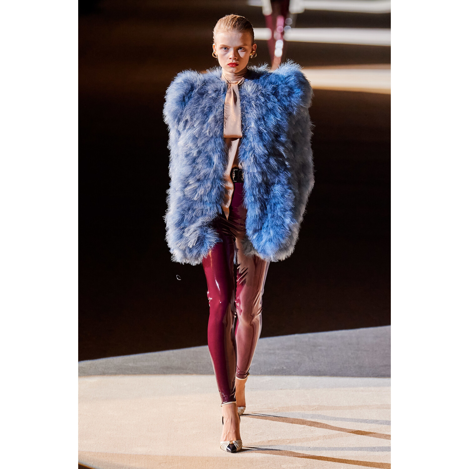 Фото Saint Laurent Fall 2020 Ready-to-Wear / Saint Laurent осень-зима 2020 / Неделя моды: Париж