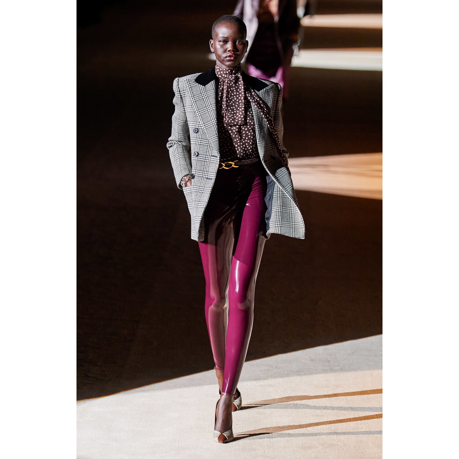 Фото Saint Laurent Fall 2020 Ready-to-Wear / Saint Laurent осень-зима 2020 / Неделя моды: Париж