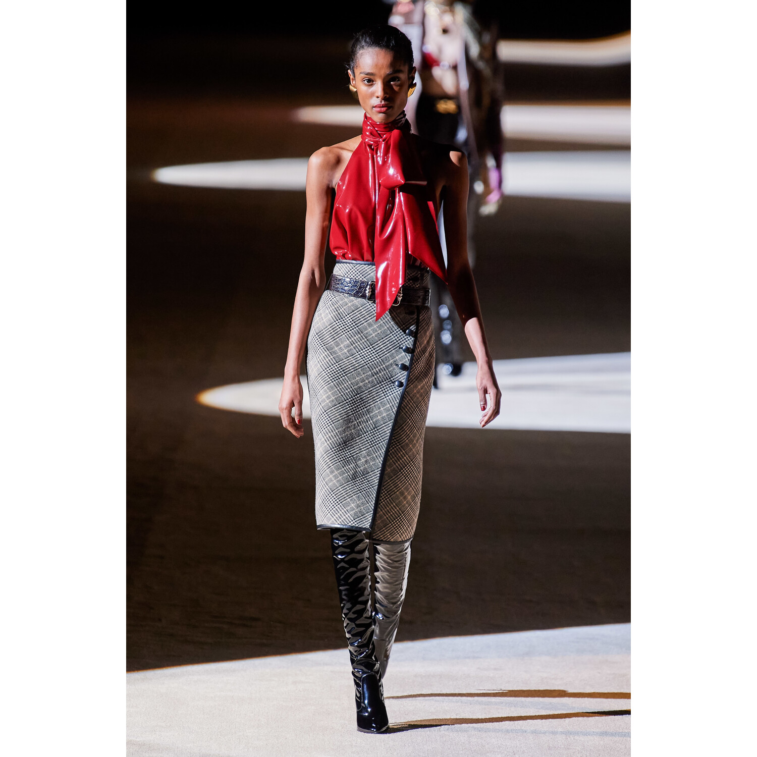 Фото Saint Laurent Fall 2020 Ready-to-Wear / Saint Laurent осень-зима 2020 / Неделя моды: Париж