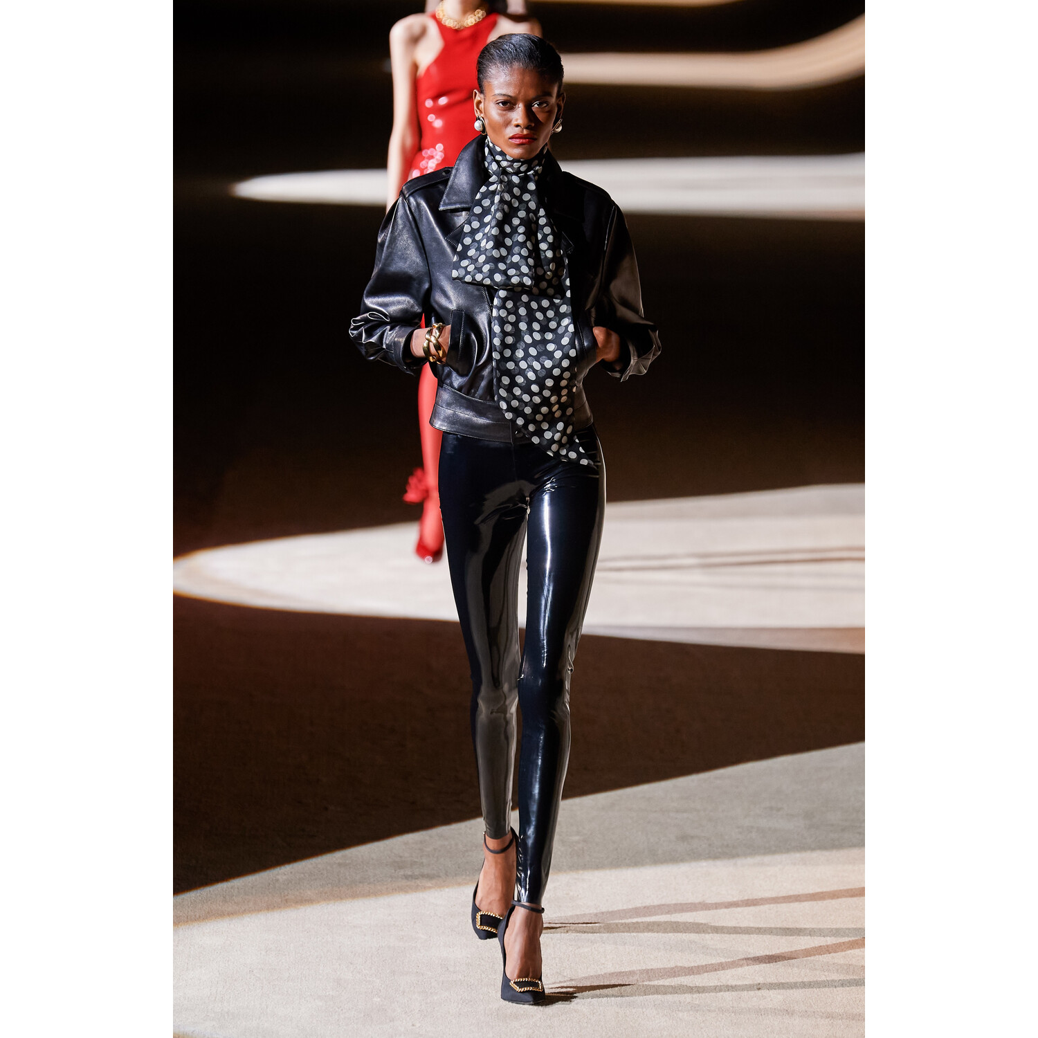 Фото Saint Laurent Fall 2020 Ready-to-Wear / Saint Laurent осень-зима 2020 / Неделя моды: Париж