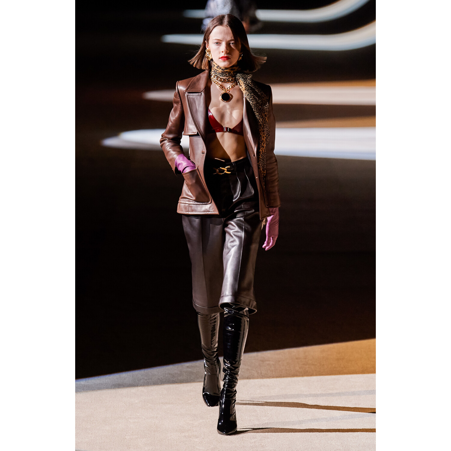 Фото Saint Laurent Fall 2020 Ready-to-Wear / Saint Laurent осень-зима 2020 / Неделя моды: Париж