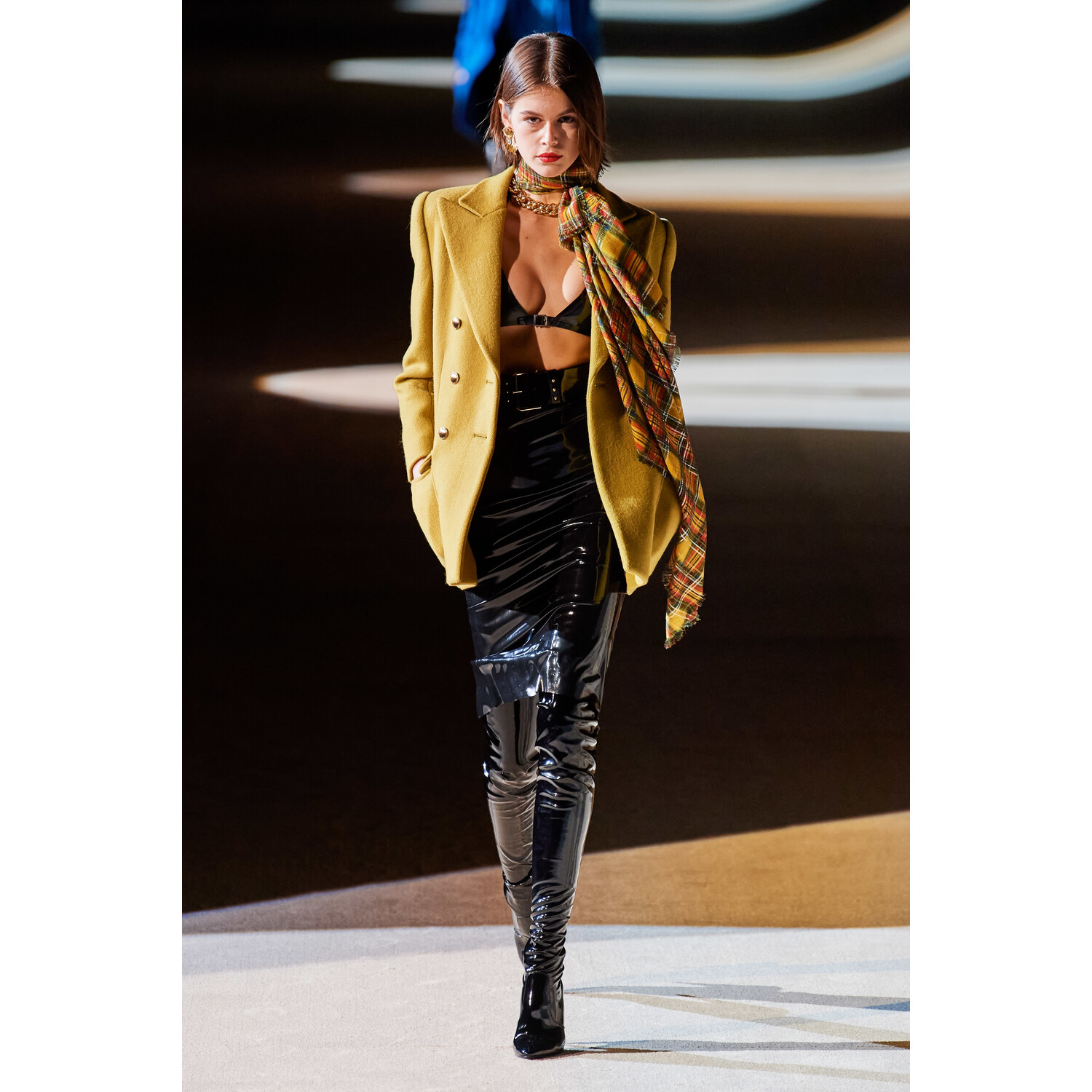 Фото Saint Laurent Fall 2020 Ready-to-Wear / Saint Laurent осень-зима 2020 / Неделя моды: Париж