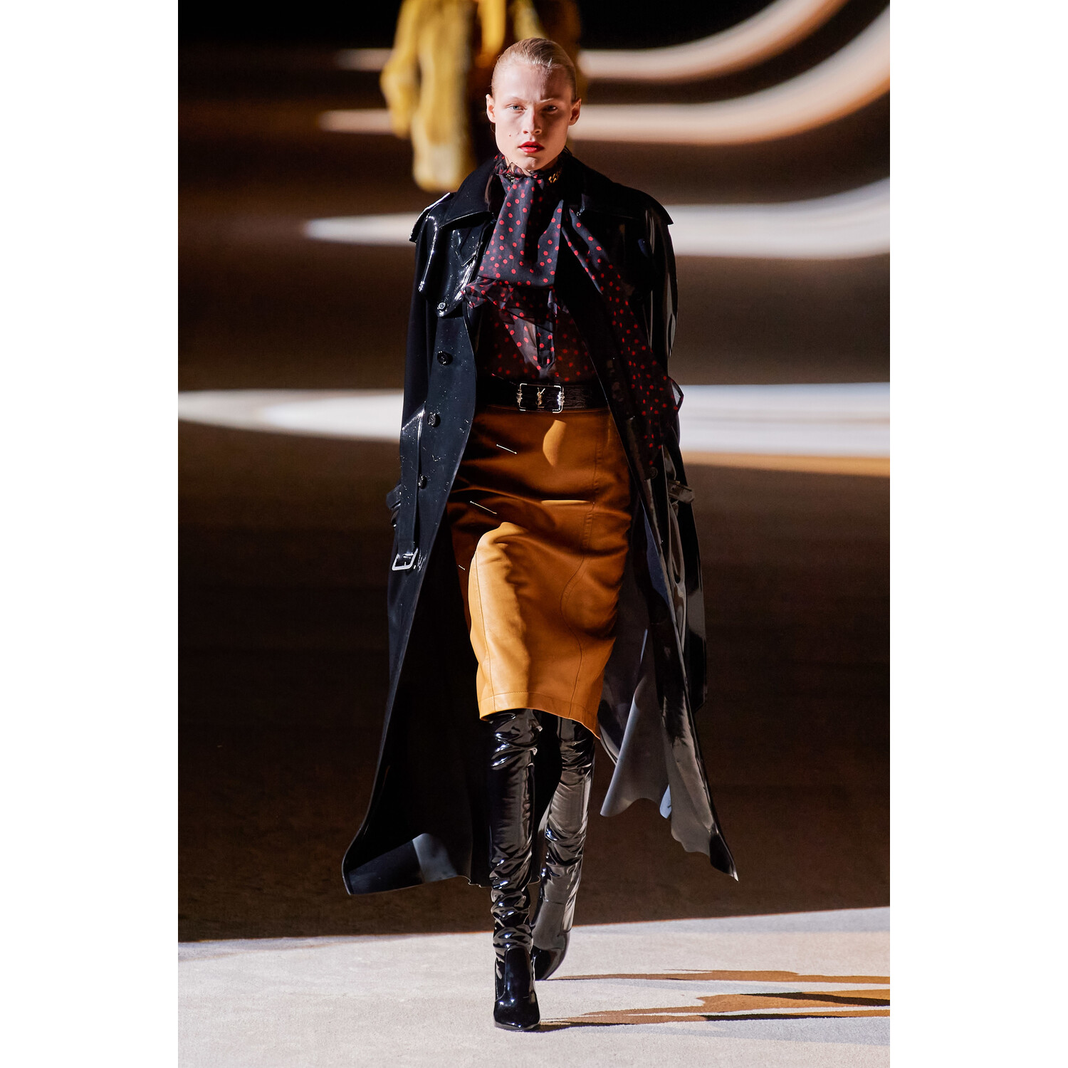 Фото Saint Laurent Fall 2020 Ready-to-Wear / Saint Laurent осень-зима 2020 / Неделя моды: Париж